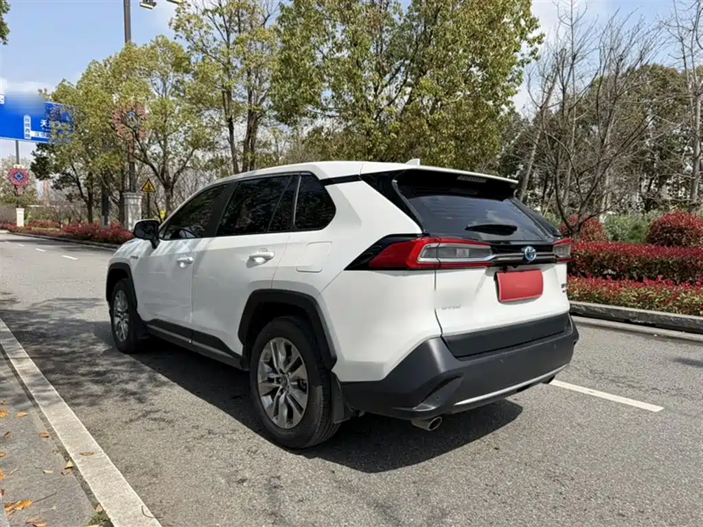 Toyota Wildlander 2021 — фото 24
