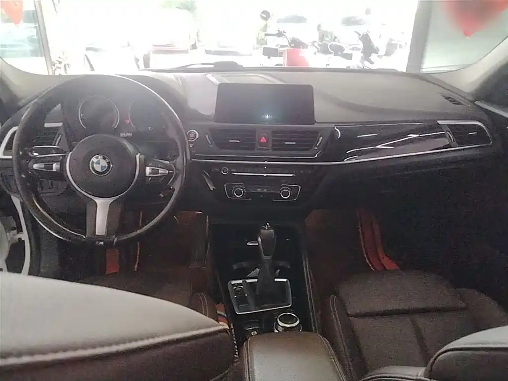 BMW 1 Series 2019 — фото 10