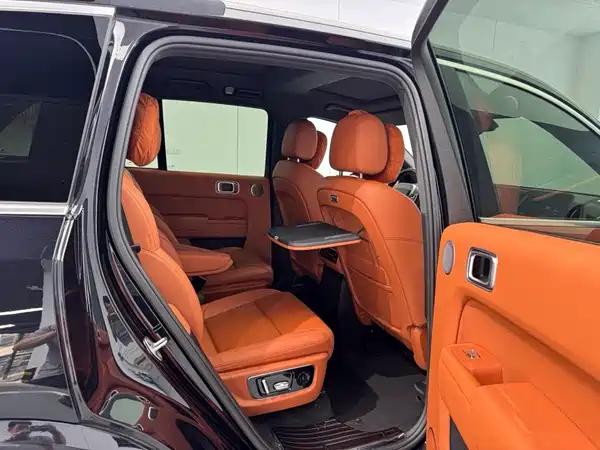 Li Auto L8 2025