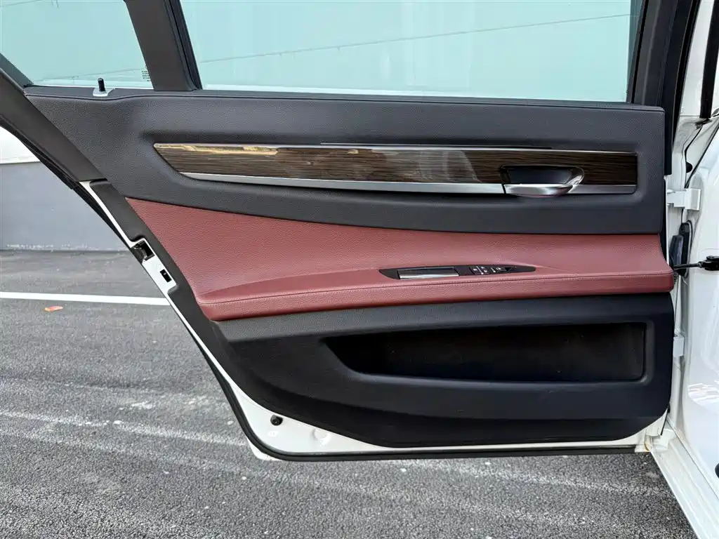 BMW 7 Series 2015 — фото 14