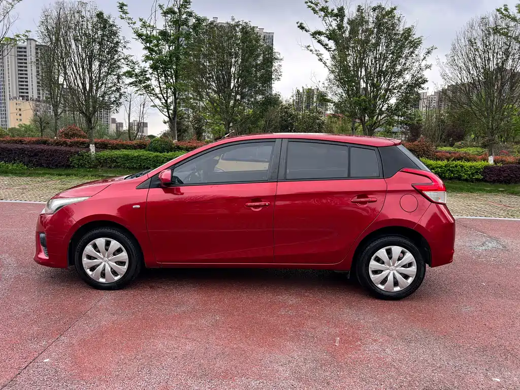 Toyota Yaris L 2016 — фото 10