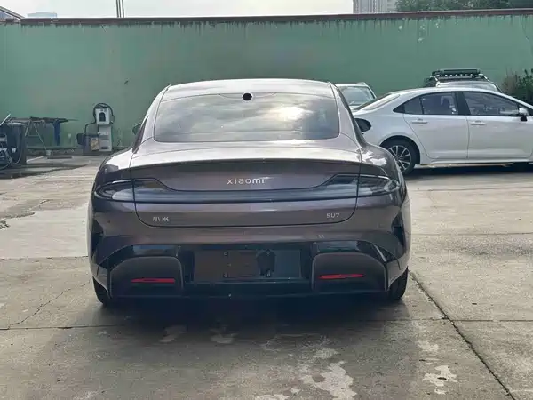 Xiaomi SU7 2025