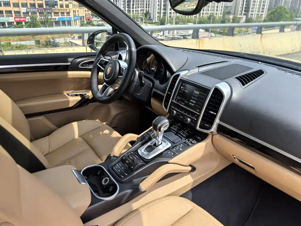 Porsche Cayenne 2015 — фото 50