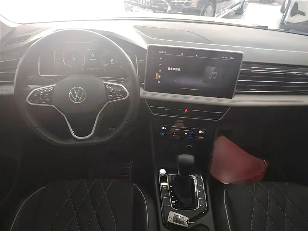 Volkswagen Tiguan L 2023 — фото 10