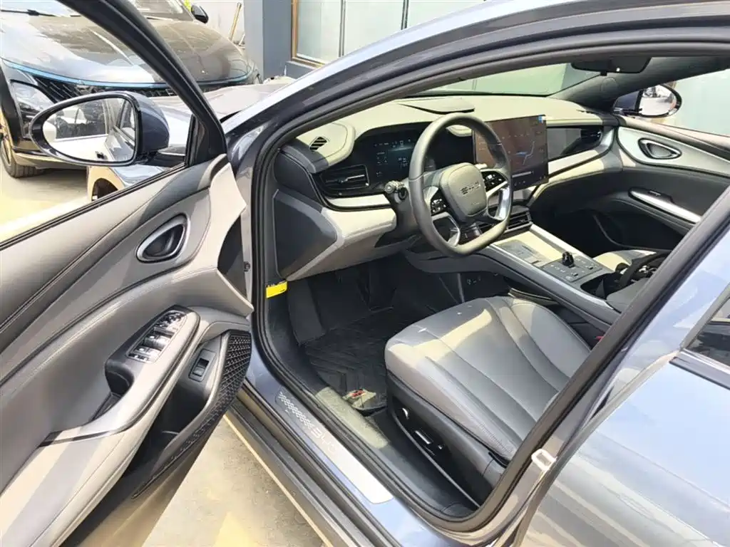 BYD Seal 07 DM-i 2024 — фото 16