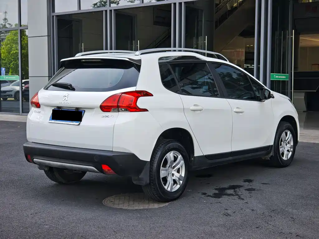 Peugeot 2008 2017 — фото 10