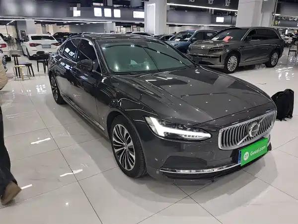 Volvo S90 2025
