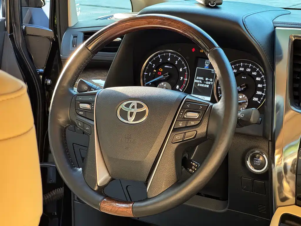Toyota Alphard 2018 — фото 10