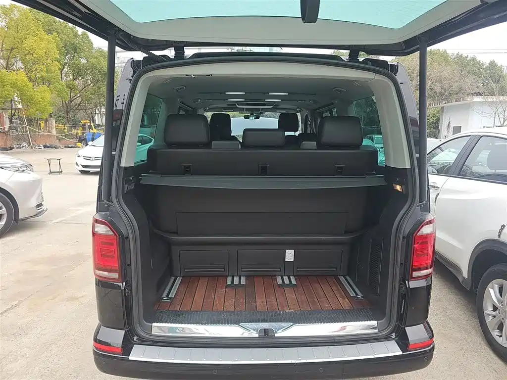 Volkswagen Multivan 2019 — фото 15