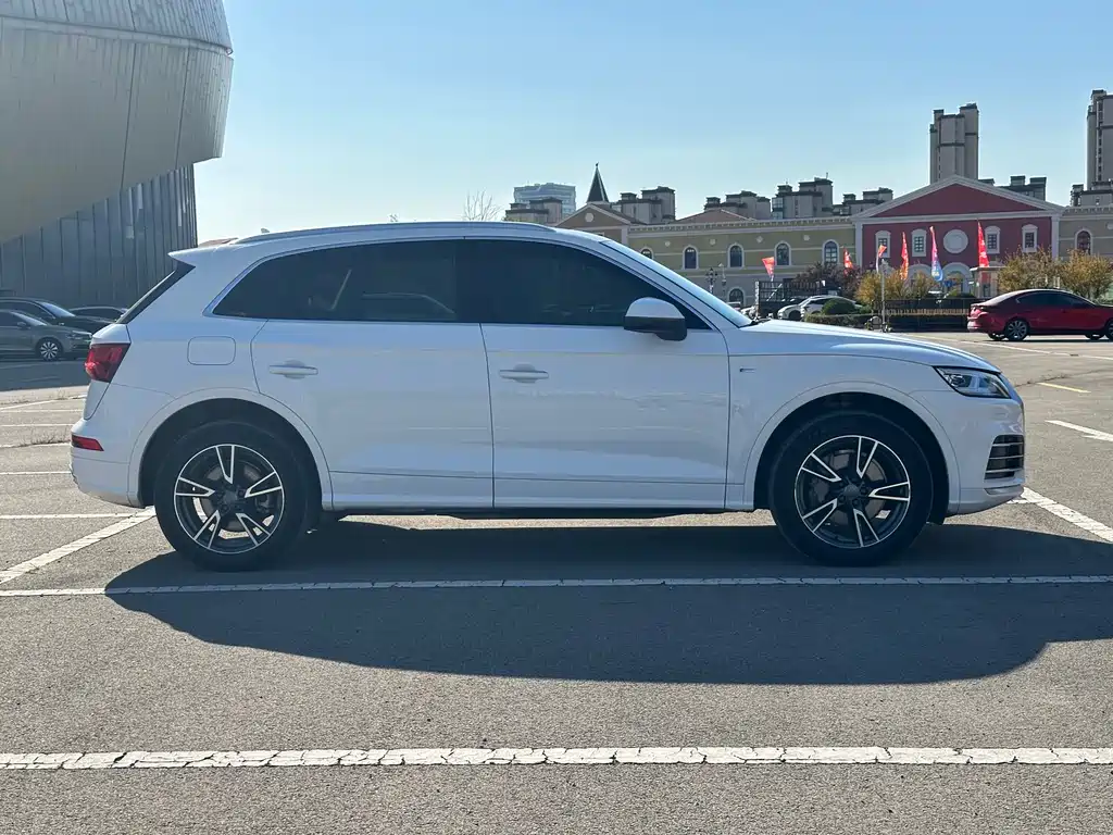 Audi Q5L 2020 — фото 6