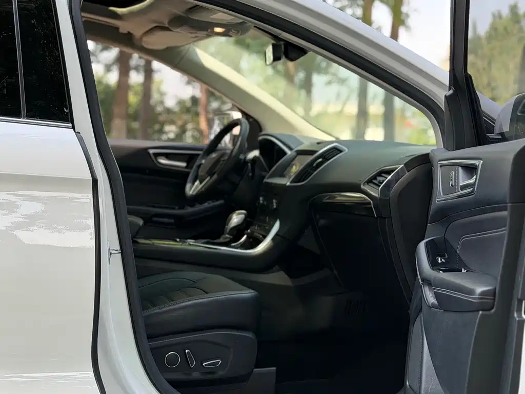 Ford Edge 2017 — фото 10