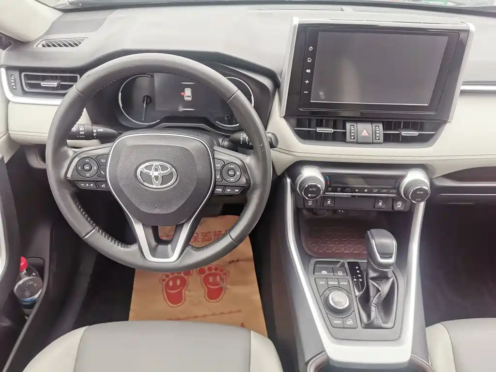 Toyota RAV4 2022 — фото 11