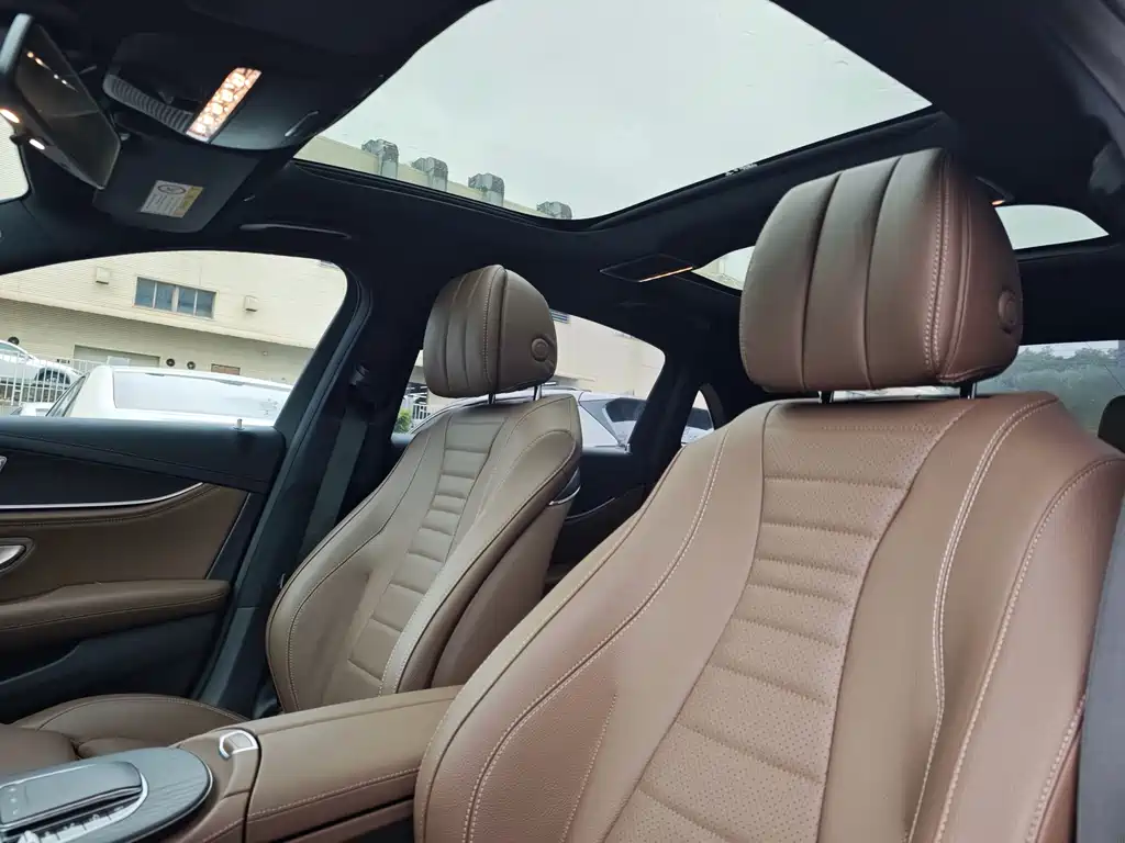 Mercedes-Benz E-Class 2023 — фото 10