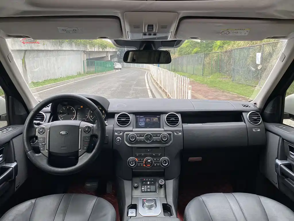 Land Rover Discovery 2017 — фото 10