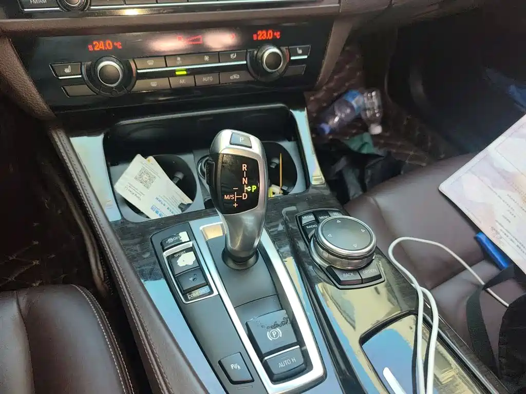 BMW 5 Series 2017 — фото 10