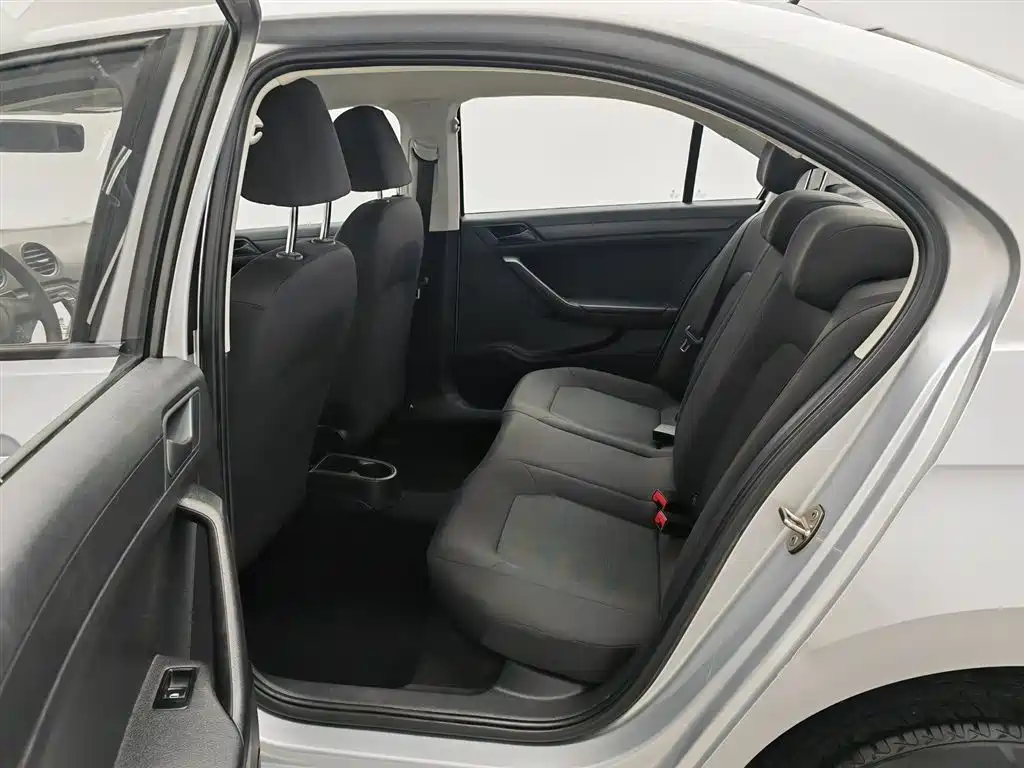 Volkswagen Jetta 2015 — фото 15
