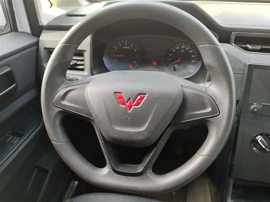 Wuling Hongguang PLUS 2023 — фото 11