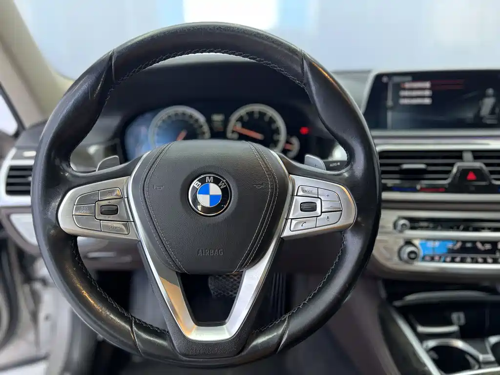 BMW 7 Series 2017 — фото 12