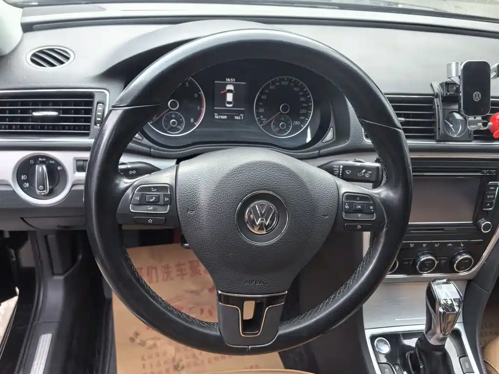 Volkswagen Passat 2015 — фото 18