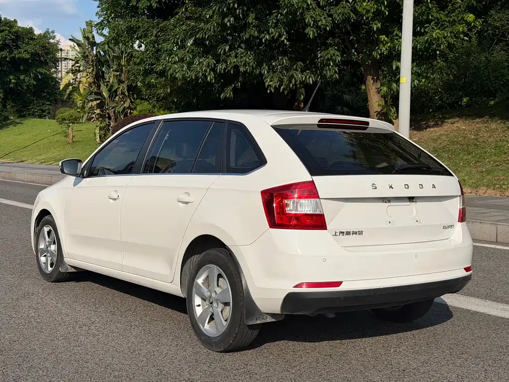 Skoda Rapid Spaceback 2019 — фото 14