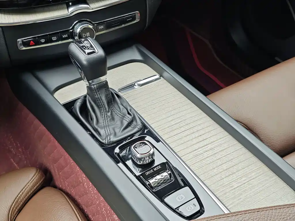 Volvo XC60 2020 — фото 19