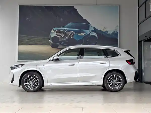 BMW iX1 2025