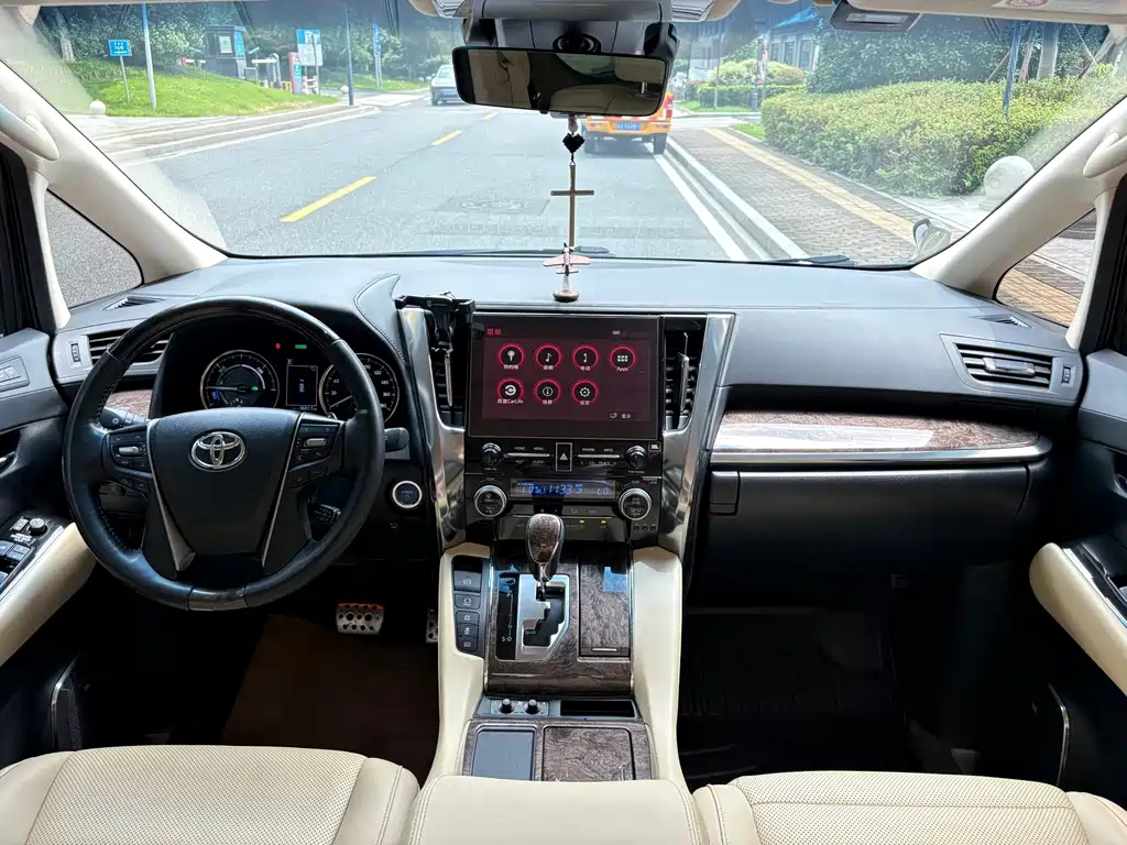 Toyota Alphard 2022 — фото 8