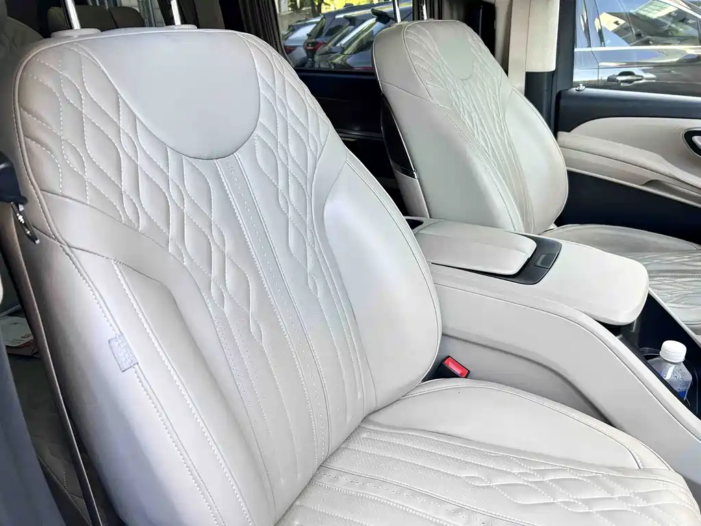 Mercedes-Benz V-Class 2021 — фото 15