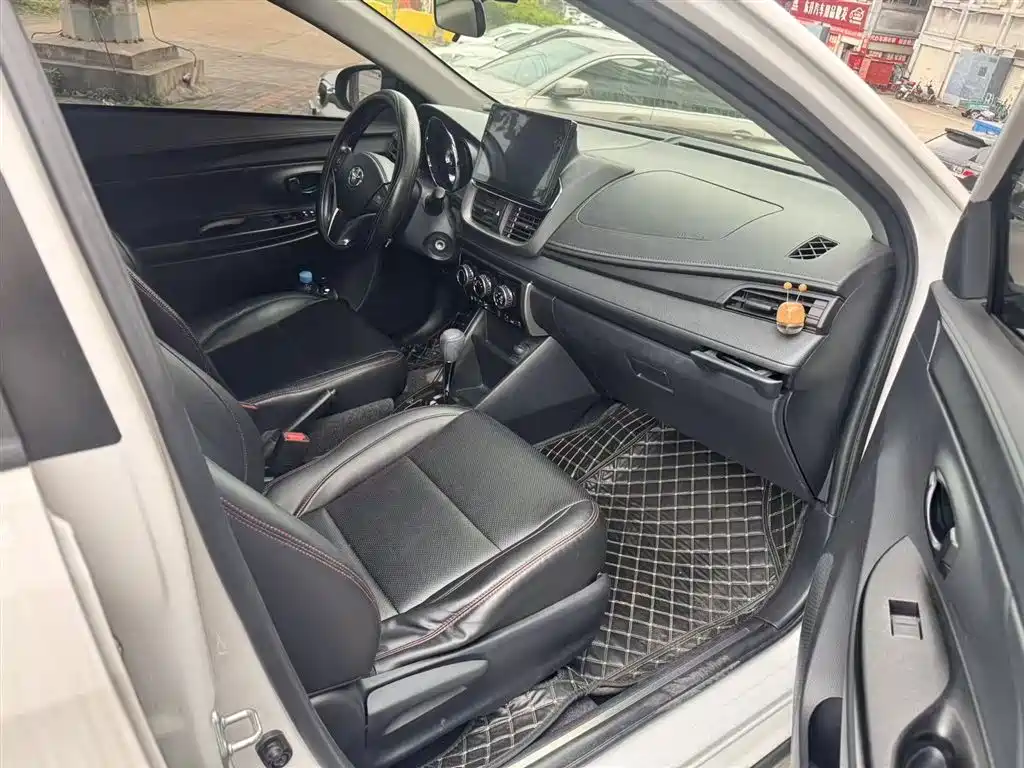 Toyota Yaris L 2023 — фото 5