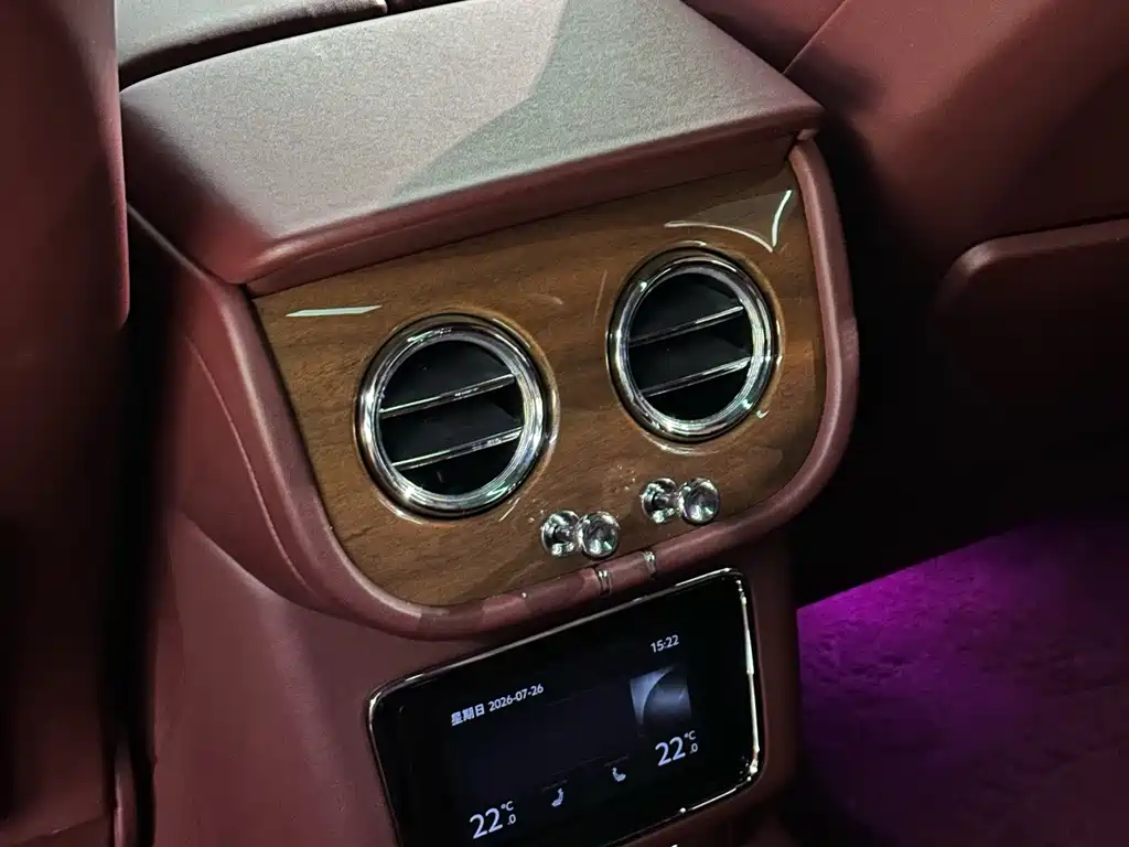 Bentley Bentayga 2021 — фото 16