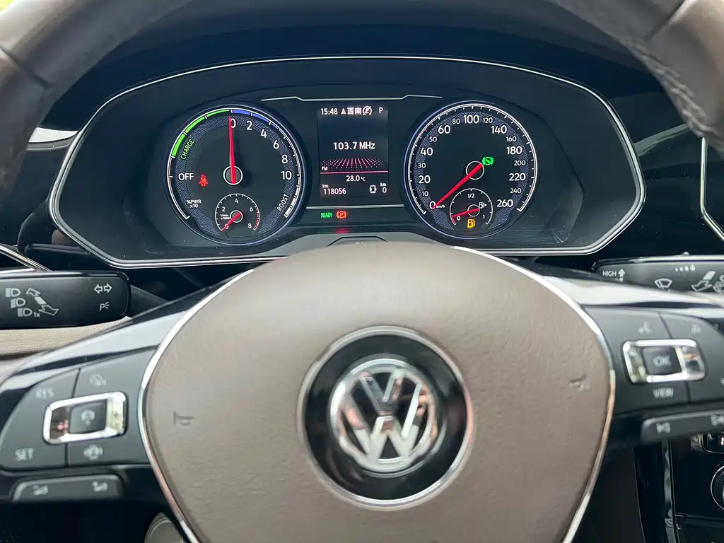 Volkswagen Passat PHEV 2019 — фото 17
