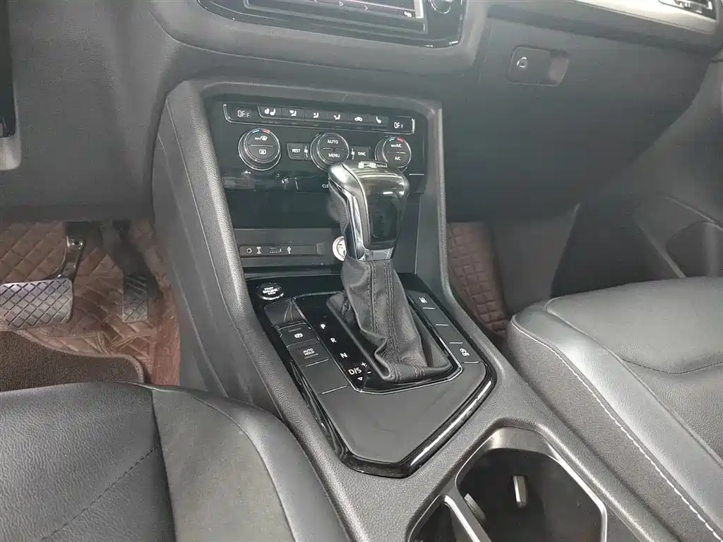 Volkswagen Tiguan L 2018 — фото 10