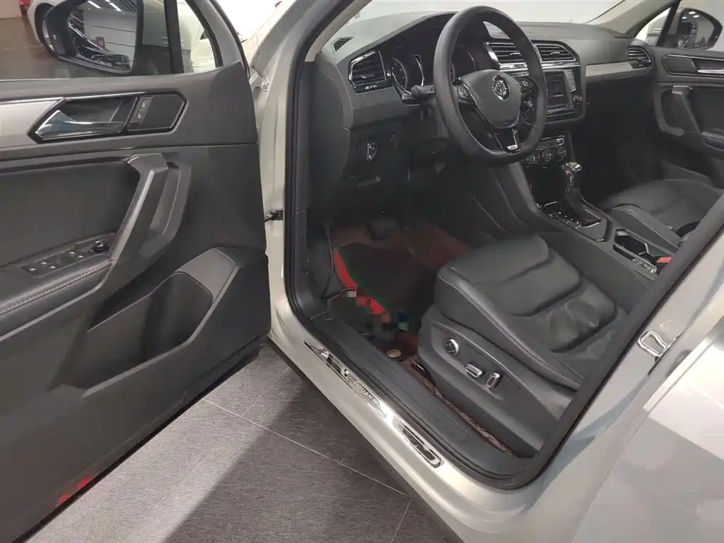 Volkswagen Tiguan L 2018 — фото 12