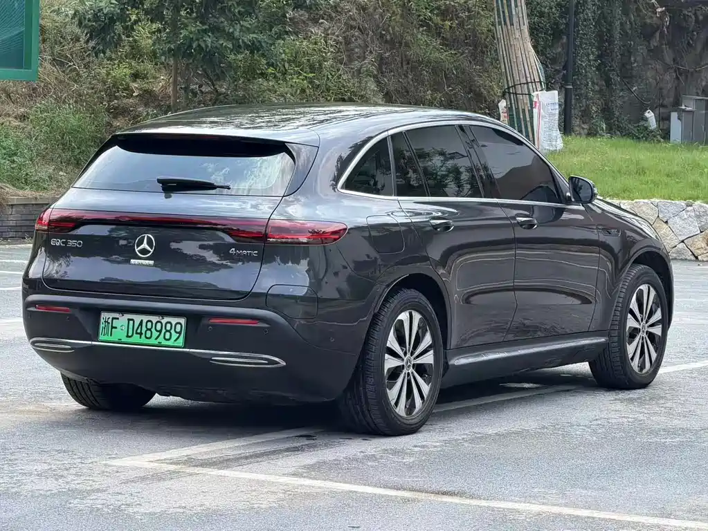 Mercedes-Benz EQC 2022 — фото 12
