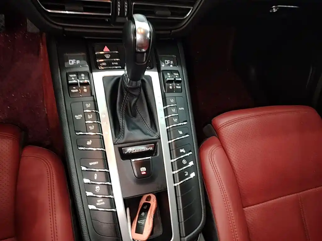 Porsche Macan 2020 — фото 14