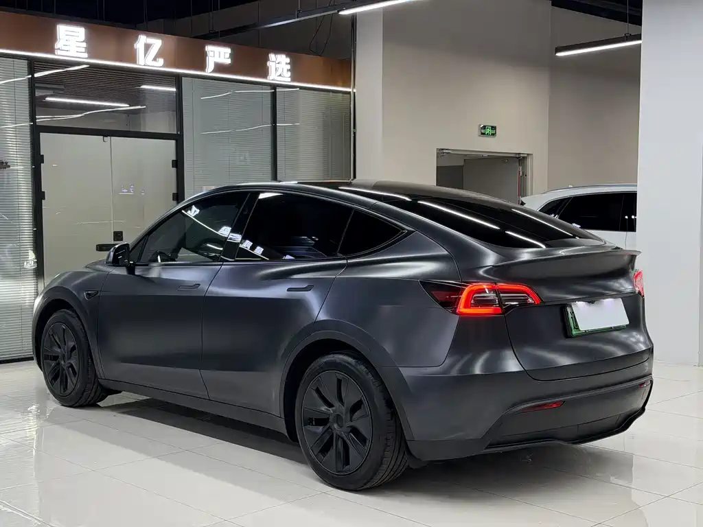 Tesla Model Y 2024 — фото 19