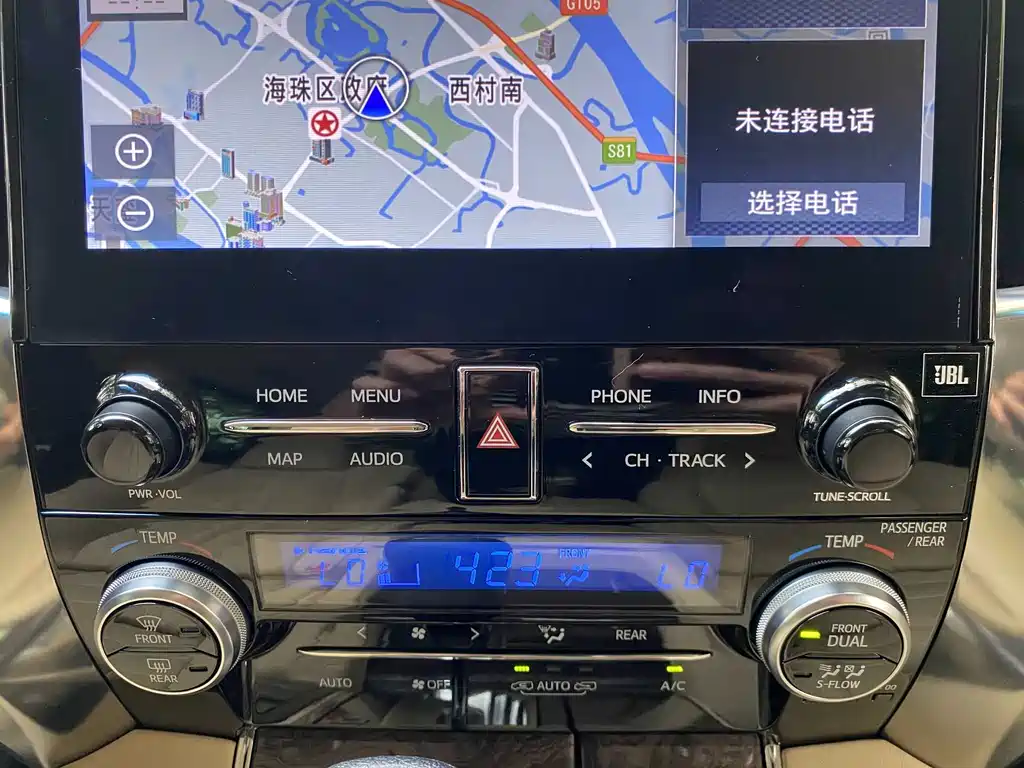 Toyota Alphard 2023 — фото 18