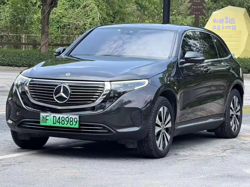 Mercedes-Benz EQC 2022 — фото 1