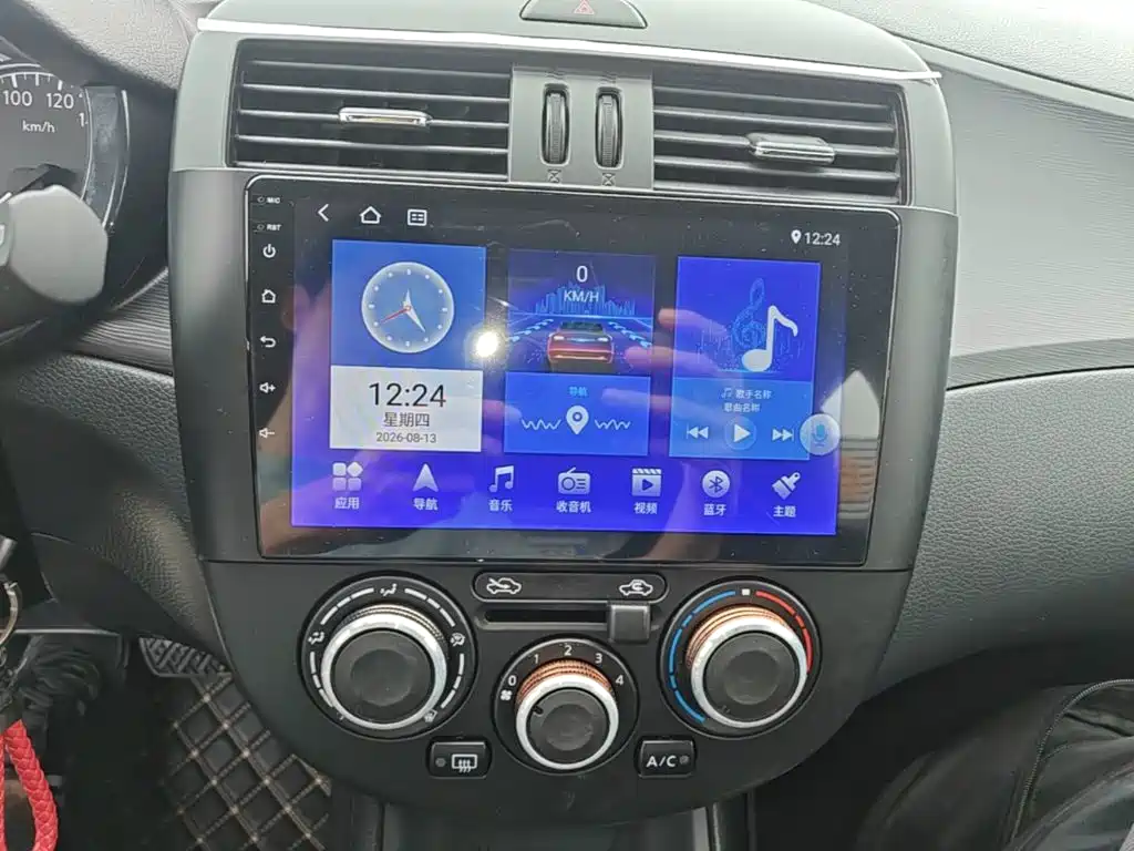 Nissan Tiida 2015 — фото 13