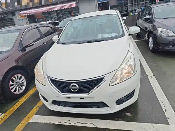Nissan Tiida 2015