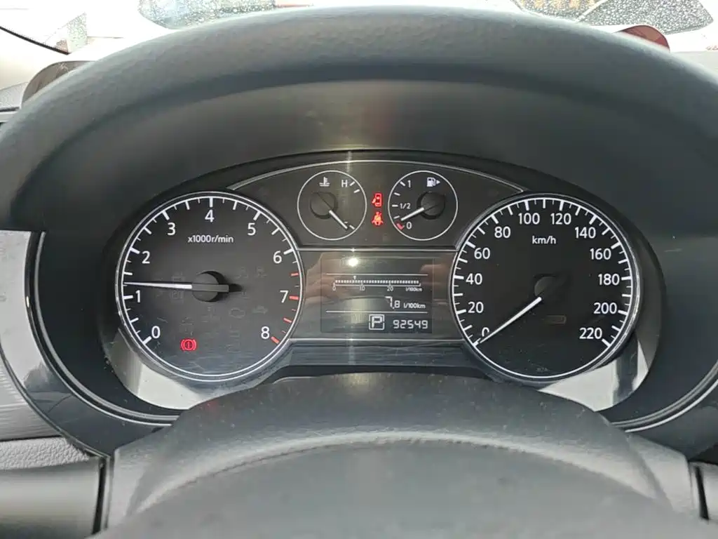 Nissan Tiida 2015 — фото 12