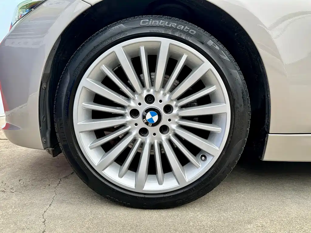 BMW 3 Series 2018 — фото 19