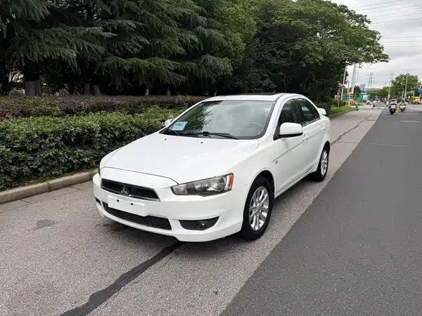 Mitsubishi Lancer EX 2012