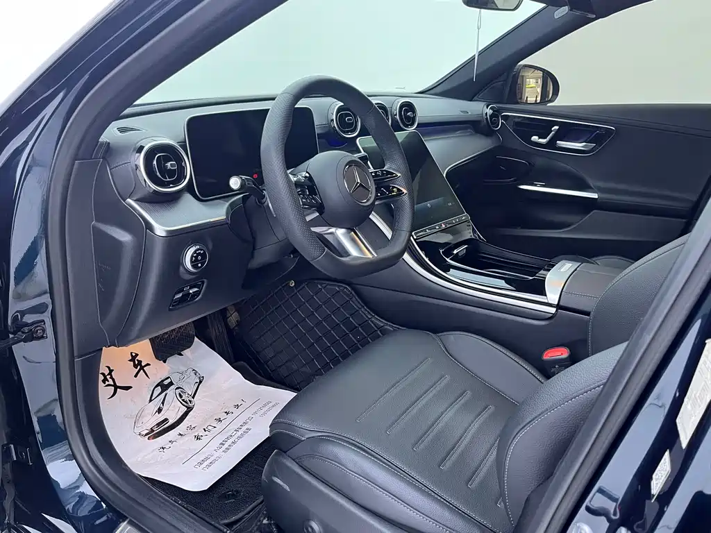 Mercedes-Benz C-Class 2024 — фото 12