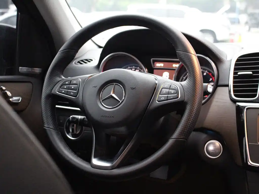Mercedes-Benz GLE 2018 — фото 9
