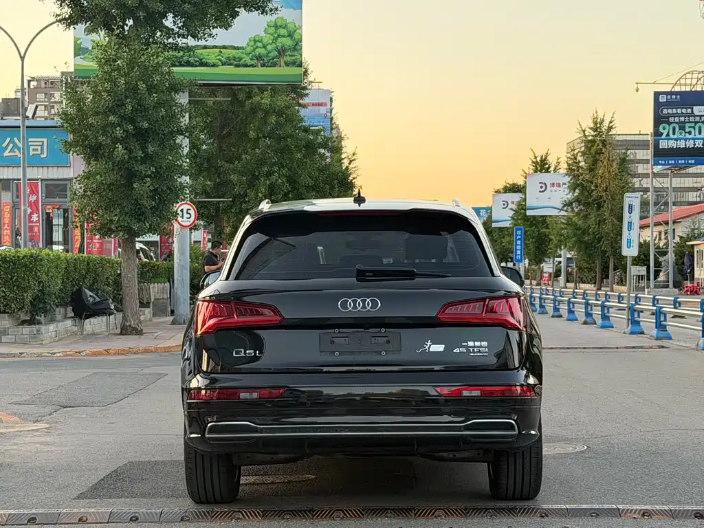 Audi Q5L 2019 — фото 5