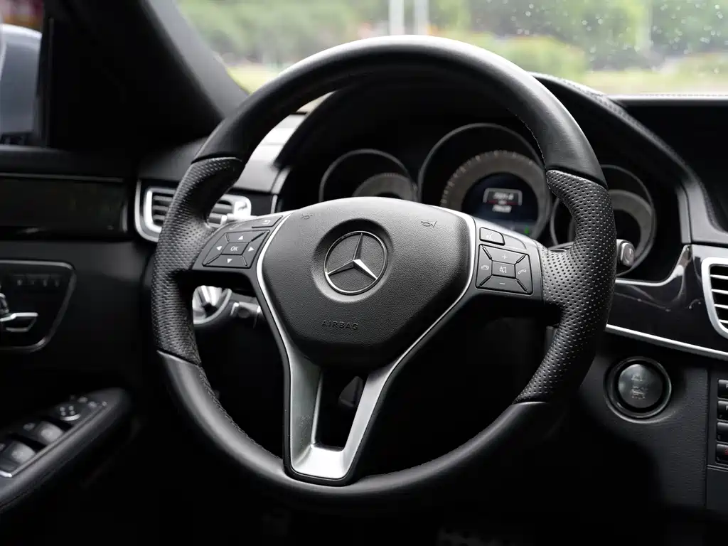 Mercedes-Benz E-Class 2014 — фото 21