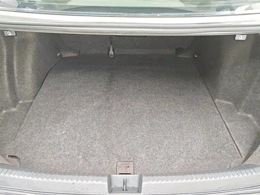 Volkswagen Sagitar 2014