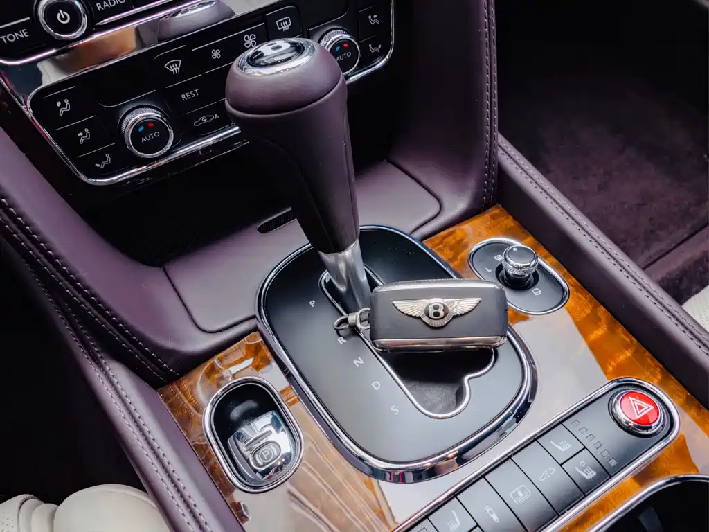 Bentley Flying Spur 2018 — фото 9