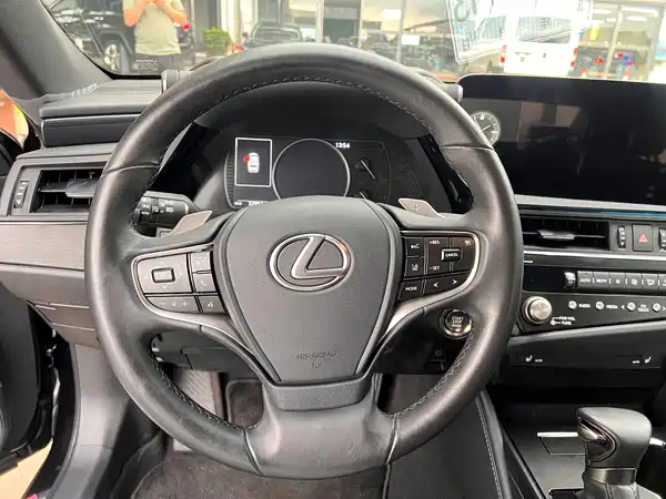 Lexus ES 2023